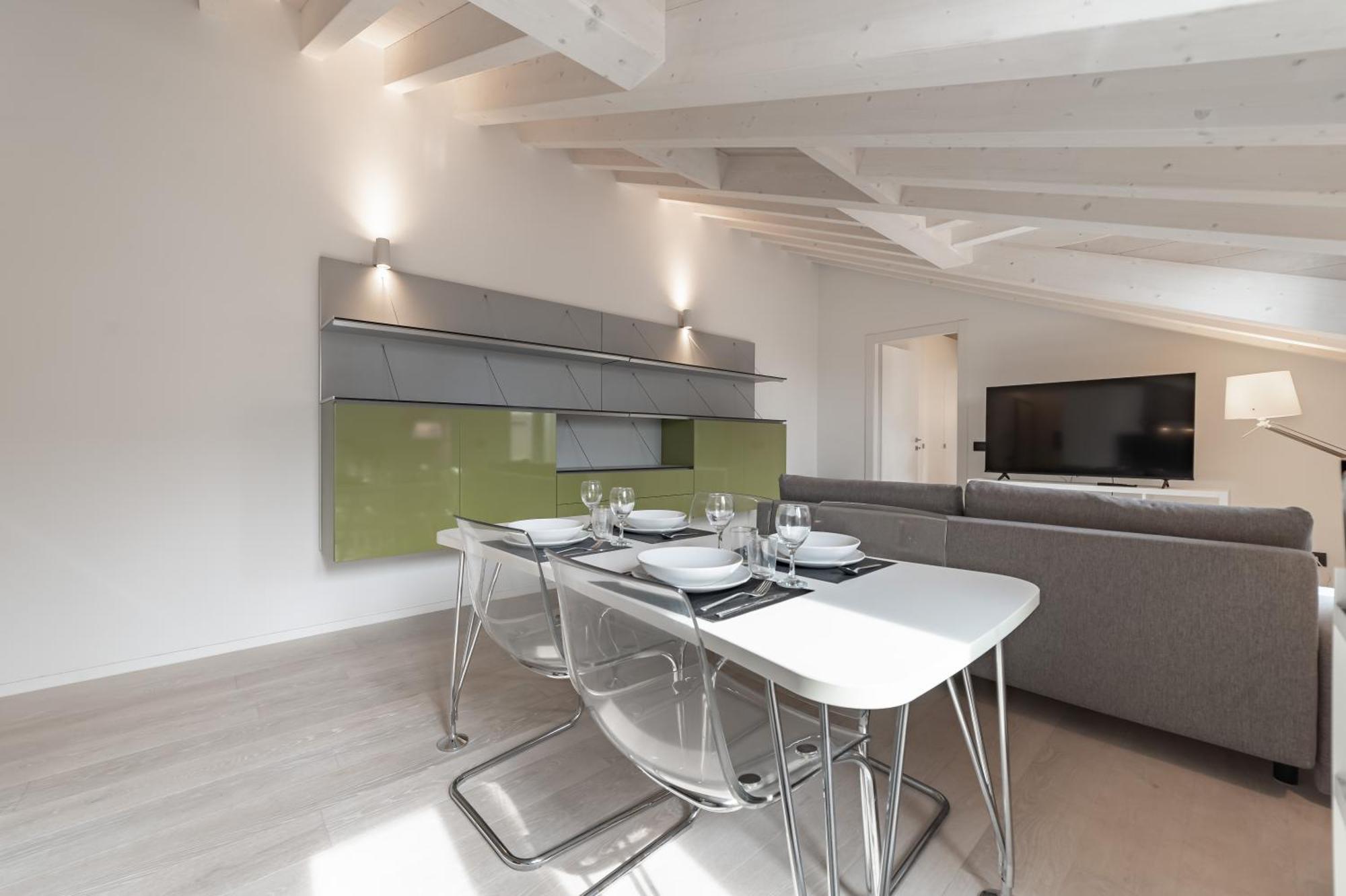 Apartment 10 Min Walk From Prada, Bocconi And Metro Milan