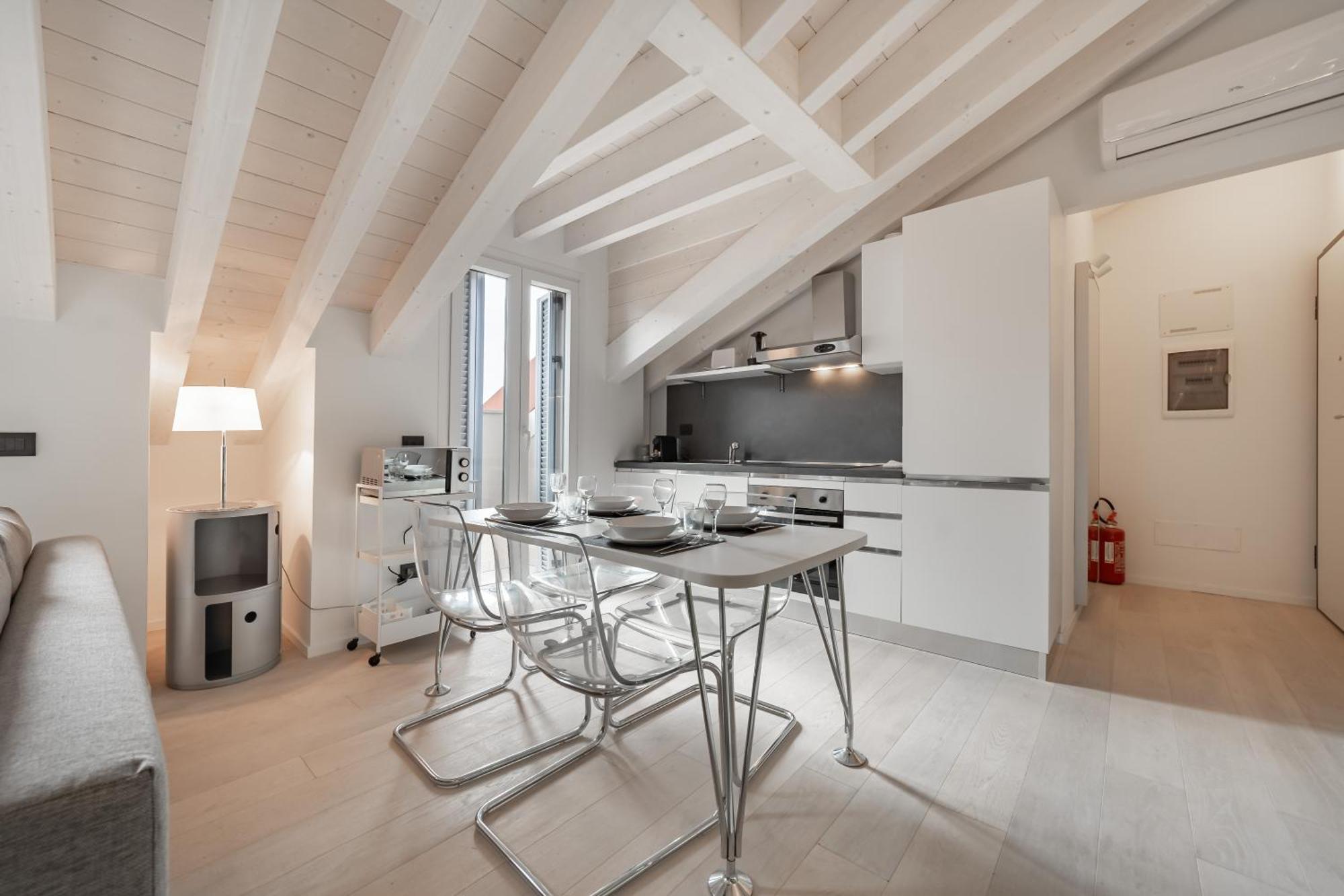 10 Min Walk From Prada, Bocconi And Metro Milan