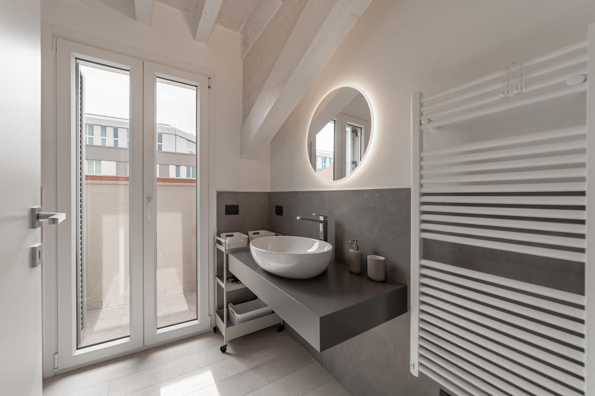 10 Min Walk From Prada, Bocconi And Metro Apartment Mailand